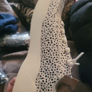 Roxy memory foam tennis shoes